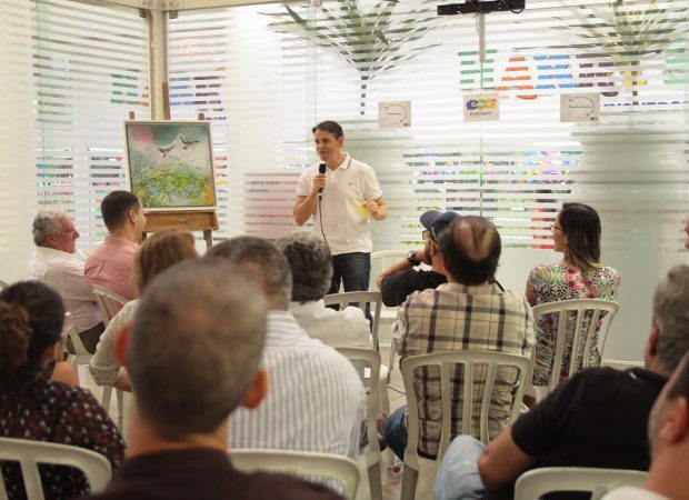 Projeto Diálogos idealizado pelo deputado Thiago Peixoto debate